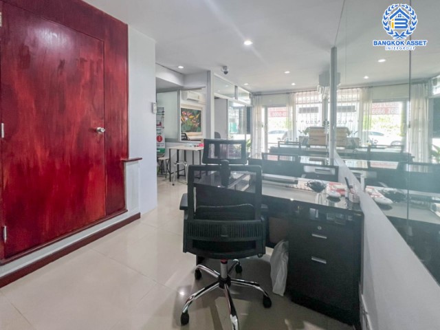 *****ทาวน์โฮมมือสองย่านกรุงเทพมหานคร ม.สุขาภิบาล5 สุขาภิบาล เนื้อที่ 18 ตร.ว. ฟังก์ชัน 2 ห้องนอน 3 ห้องน้ำ 2 ที่จอดรถ ออฟฟิศทำเลดี เดินทางสะดวก ตั้งอยู่บนถ.สุขาภิบาล 5 ใกล้รถไฟฟ้าสายสีเขียว "สถานีสายหยุด" ราคาสุดคุ้ม!